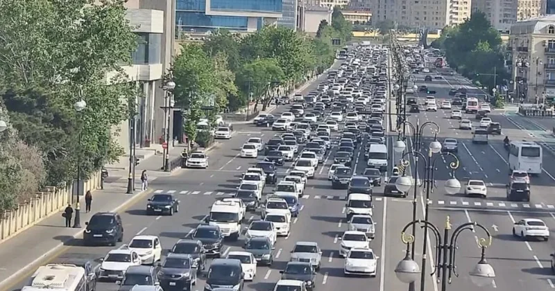 Bakıda bir sıra yollarda sıxlıq müşahidə olunur SİYAHI