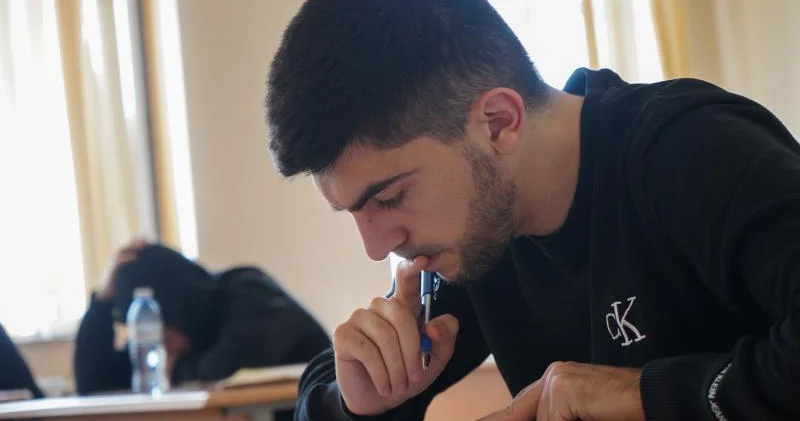 Dövlət universitetlərinin ingilis bölməsində təhsil bərbaddır ETİRAZ