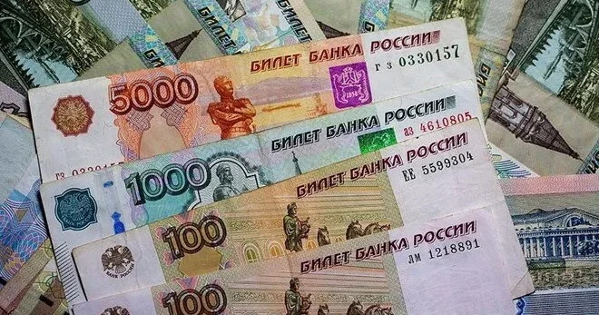 Rubl 40% dən çox BAHALAŞDI