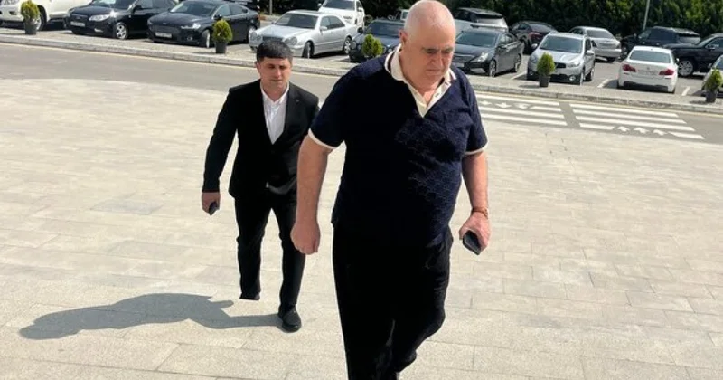 Стройбарона Шарурского насильно приволокли в суд