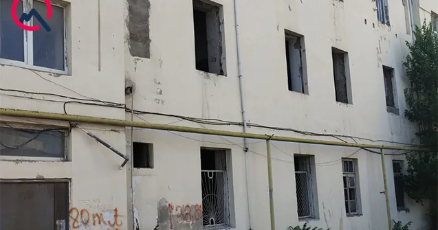 “Evimizin qapı pəncərələrini qıraraq söküntü işləri aparırlar” Fotolar