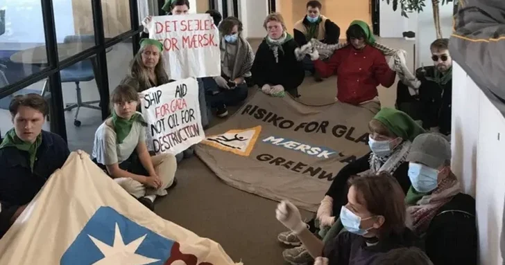 Полиция Дании выдворила из офиса Maersk Грету Тунберг и свыше 50 активистов