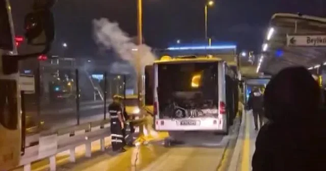 İstanbulda metrobus yandı, səfərlərdə ləngimə yarandı