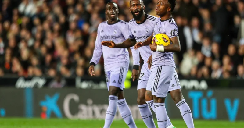 “Real Madrid” yayda iki yeni müdafiəçi almağı planlaşdırır