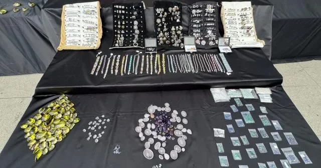 İstanbulda 250 milyon lirə dəyərində qiymətli daşlar ələ keçirildi