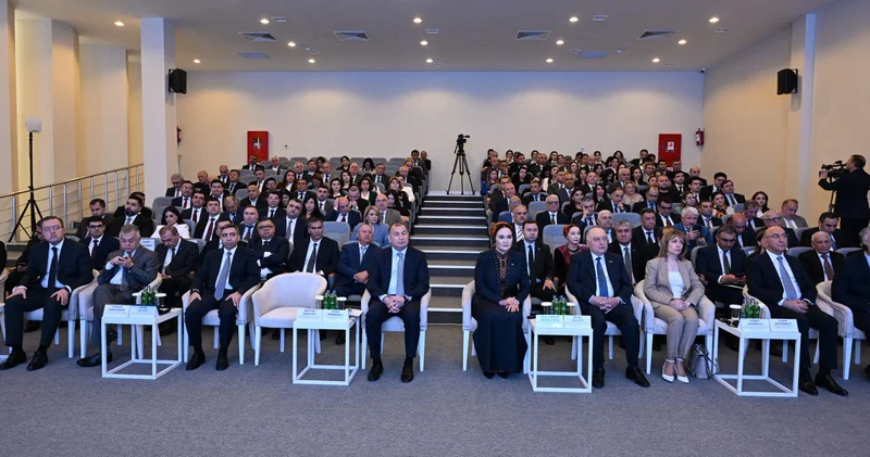 Həmkarlar ittifaqları iqlim dəyişikliyi ilə mübarizədə birləşdi FOTO