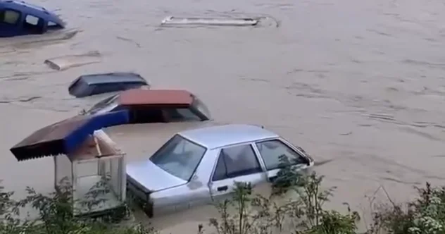 Samsun şəhərini su basdı: Yaralananlar var ANBAAN VİDEO