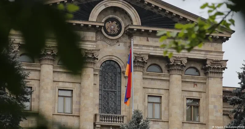 “Azad seçkilər təhlükədə: Avropa Şurası Rusiyanı Ermənistanın daxili işlərinə müdaxilədə ittiham edir“ “Deutsche Welle“