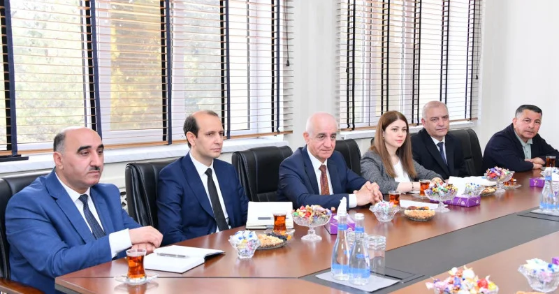 Yeni rektor Qazaxıstan nümayəndə heyəti ilə görüşüb FOTO