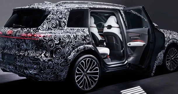 Audi yeni Q9 Krossoverinin interyerini təqdim edib