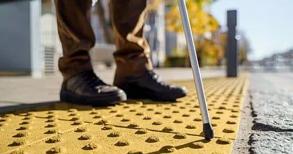 Özünü korluğa vurdu, 4 il dövlətdən müavinət aldı