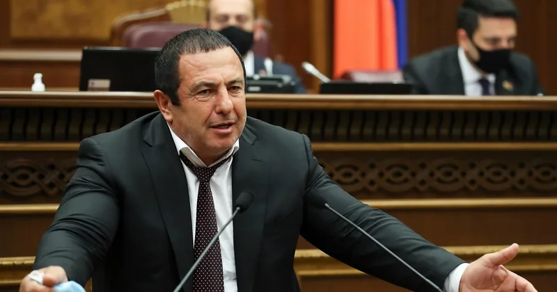 Ermənistanda hakimiyyət tərəfdarları Sarukyanı lağa qoydu: “Yalan danışmırsansa…” KONKRET