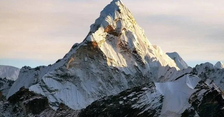 Dünyanın ən yüksək dağı Everest deyilmiş