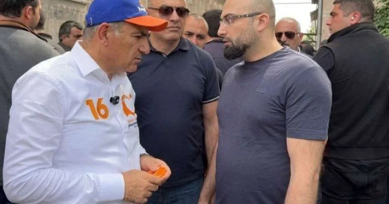 Paşinyandan Qarabağı təslim etdiniz deyən seçiciyə sərt cavab: Tualetdə ölü tapılardın! VİDEO