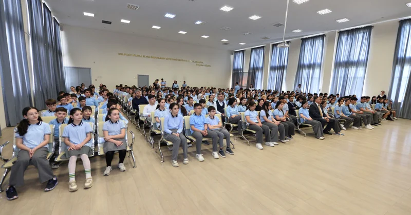 Xalq artisti Eldar Mansurov: Məktəblilərlə görüş gözəl xatirə kimi yaddaşımda qalacaq