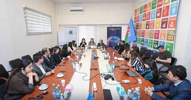 Global Media Group BMT nin Qlobal Sazişi ilə birgə Dayanıqlı yaşayış mühitinin dili mövzusunda media sessiyası təşkil edib