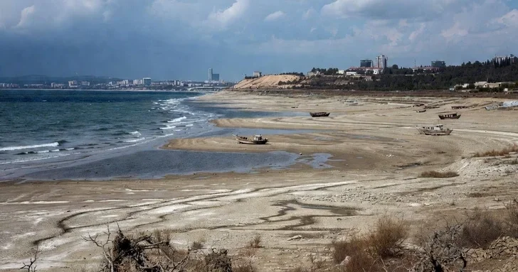 Каспийское море продолжает отступать