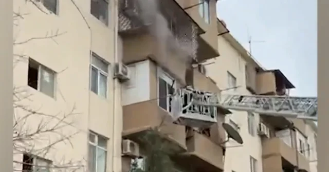 Gəncədə yaşayış binasında yanğın oldu Sakinlər təxliyə edildi