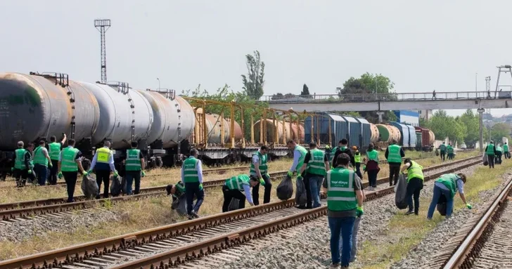 Железнодорожники Азербайджана вышли на масштабный субботник перед WUF13