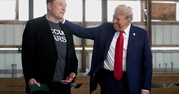 Трамп полетел в Пекин вместе с Маском и гендиректором Nvidia