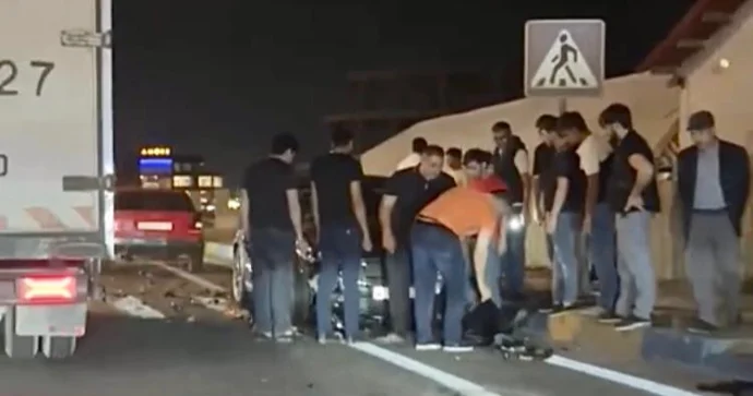 Qayda pozan qadın “Ford”u vurub sürücüsünü xəstəxanalıq etdi VİDEO