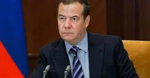 Alın! Bu, elə belə deyil, realdır” Medvedev yenə “nüvə müharibəsi” deyir