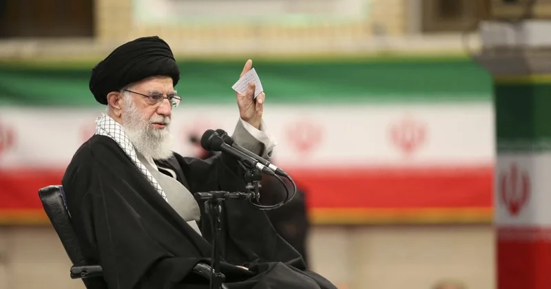 İsrail İranın dini lideri Xamneyinin iqamətgahına zərbə endirib