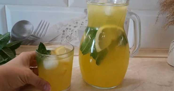 Canlandırıcı limonadı bir neçə dəqiqəyə hazırlamaq üçün RESEPT