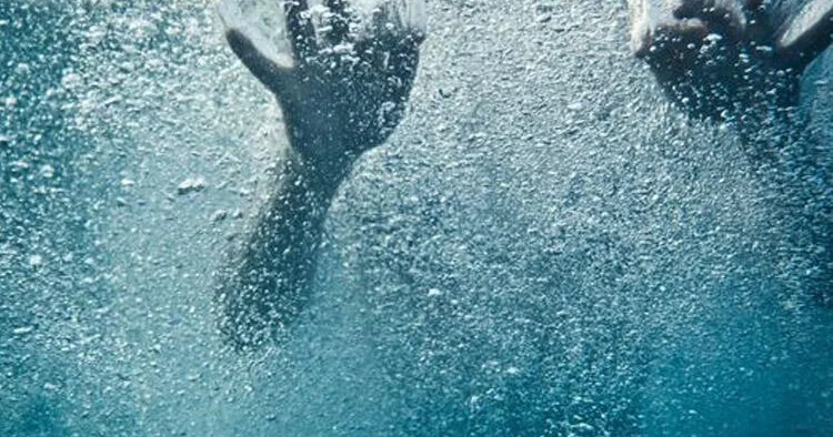 Şəmkirdə gənc qızla oğlan suda boğuldu FOTO