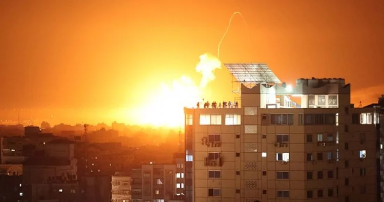 İsrail İrana zərbələr endirib: generallar həlak olub Tehran qisas vəd etdi