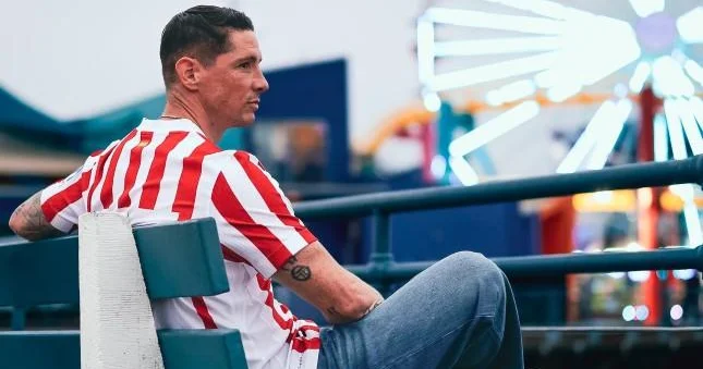 Atletiko nun yeni ev formaları Şəkillər