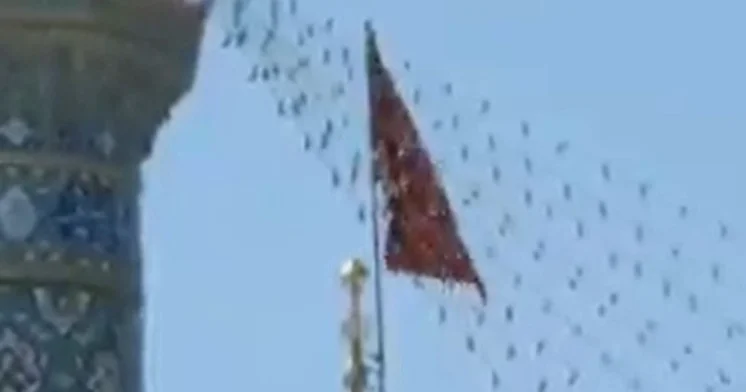 İran İsrailin hücumundan sonra qırmızı qisas bayrağını qaldırıb