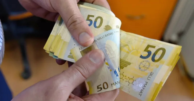 В Госкомстате назвали среднемесячную зарплату в Азербайджане