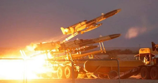İsrail raketinin Natanzdakı nüvə obyektinə dəydiyi an VİDEO