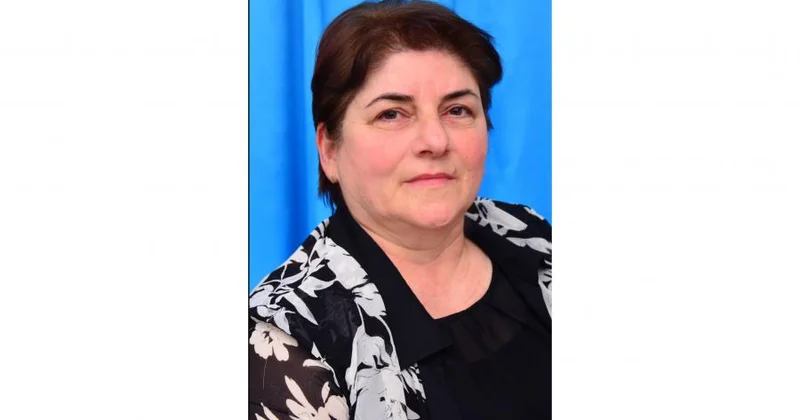 Köhnə bir albomda köhnə bir şəkil