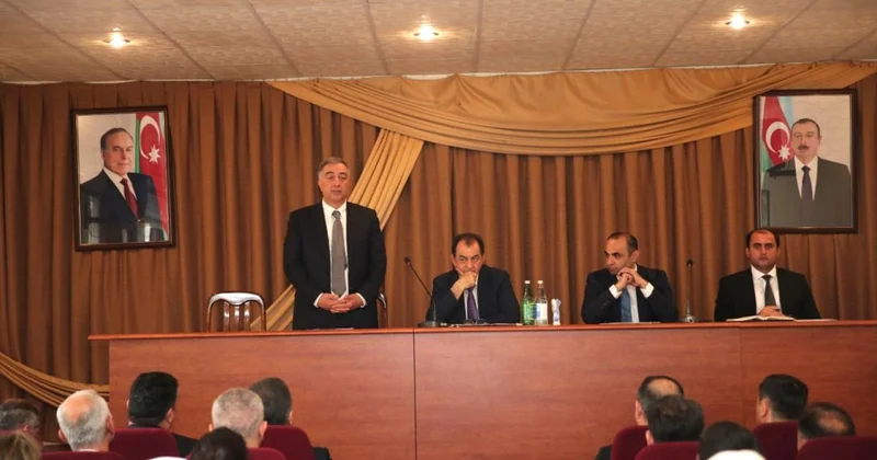 Taxıl biçin zamanı qarşıya çıxa biləcək çətinliklər, onların həlli yolları müzakirə edilib regional müşavirə