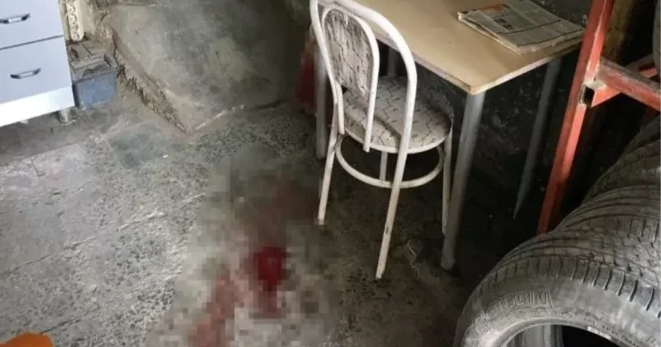 Kişi oturacaqdan yıxılıb öldü