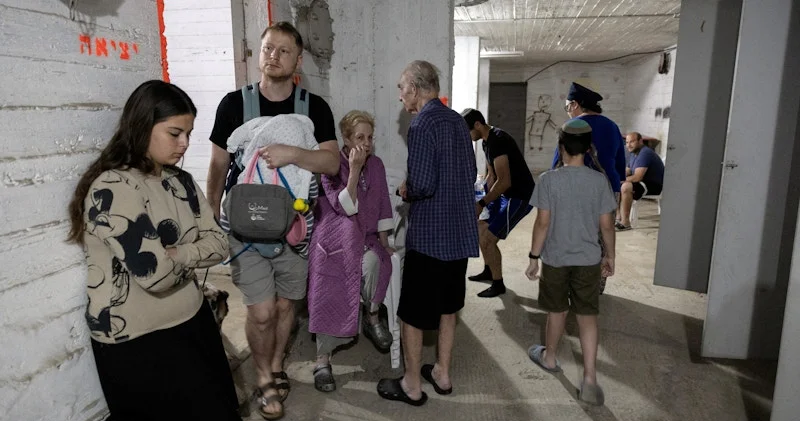 İsraildə məktəblər bağlandı: insanlar sığınacağa yerləşdirilir FOTO