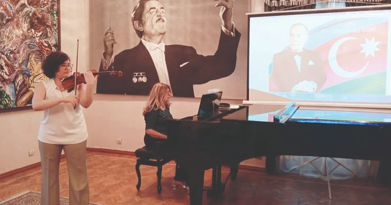 Qurtuluş Gününə musiqi töhfəsi