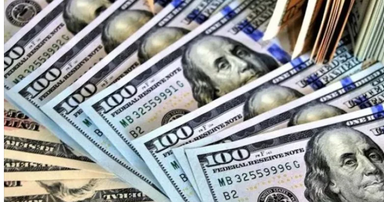 Dollar üç ilin ən aşağı səviyyəsinə düşdü
