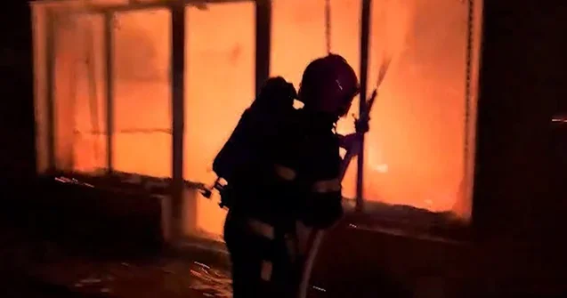 Yanan bazardan görüntülər Video