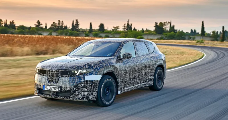 Yeni BMW avtomatik olaraq dönmə siqnallarını yandıra biləcək...