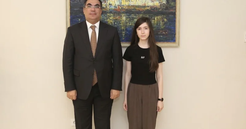 Il qrup üzrə ən yüksək nəticə göstərən abituriyent BANM in maliyyə ixtisasını seçir