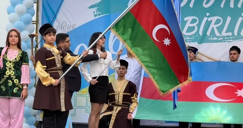Məzun gününün formatı dəyişdi: Hədəf Liseyində papaqlar göyə atılmadı