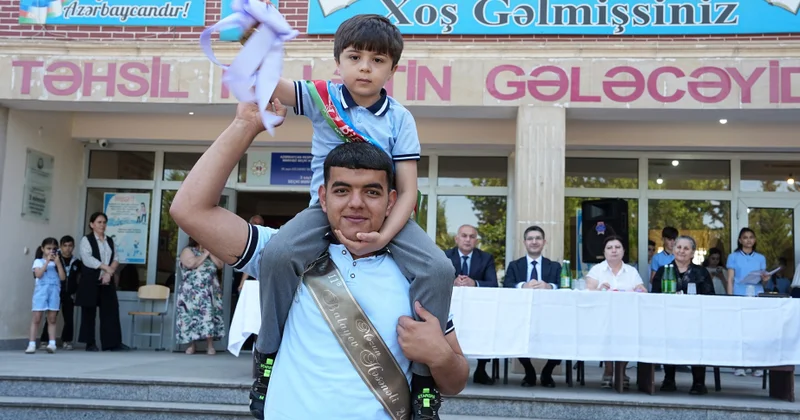 Ağcabədidə tam orta təhsil səviyyəsini bitirən 1466 məzun üçün “Son zəng” çalınıb