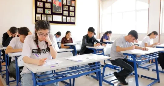 350 yə yaxın məktəb kağız jurnaldan imtina edib
