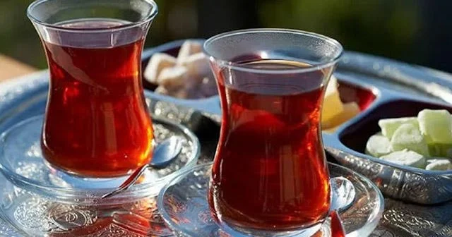 Yayda susuzluğunuzu çayla yatırırsınız? Mütəxəssisdən ciddi xəbərdarlıq