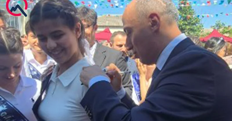 Nazir məzunların köynəyini bir bir imzaladı Video Fotolar