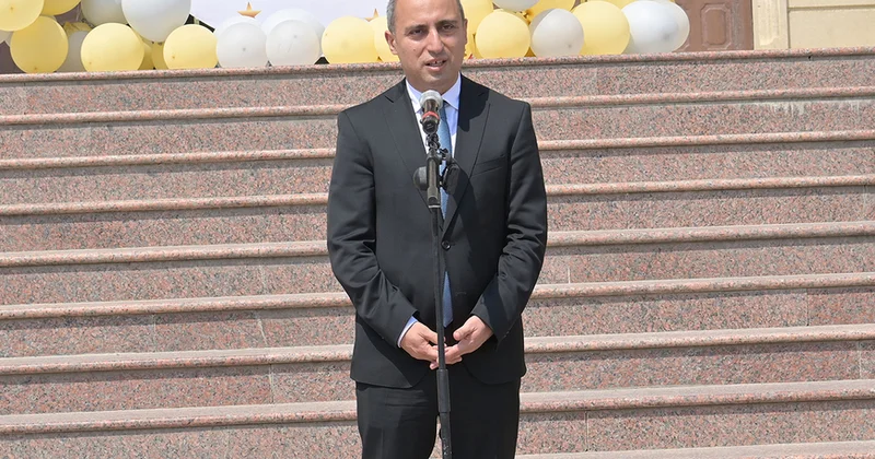 Nazir məzunları təbrik etdi “Bu gün həyatınızın yeni mərhələsi başlayır”