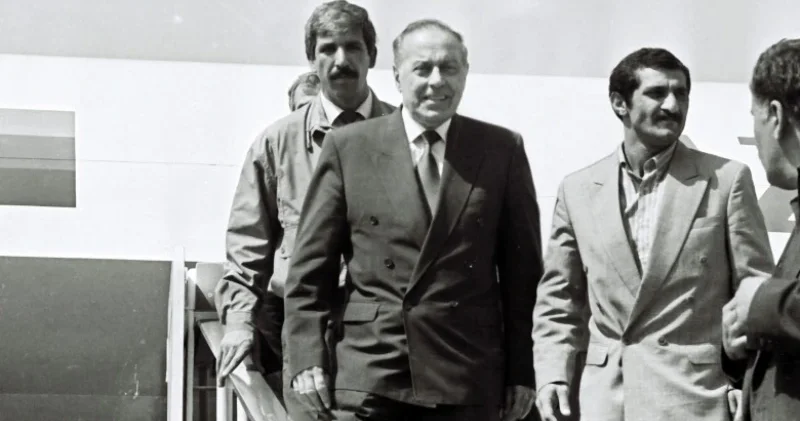Heydər Əliyevin missiyası: Parçalanmaq üzrə olan dövlətdən güclü Azərbaycana RƏY